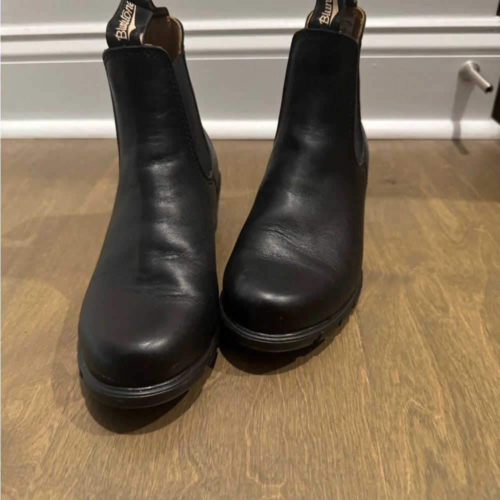 Blundstone Heeled Black Ankle Boots - Picture 2 of 5